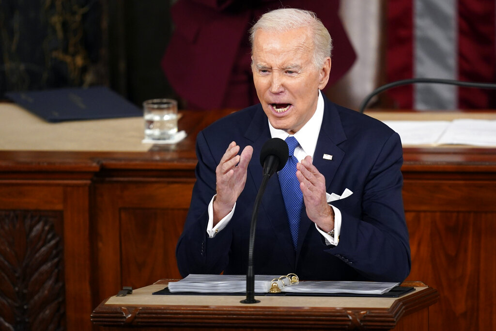 Biden vs. Huckabee Sanders