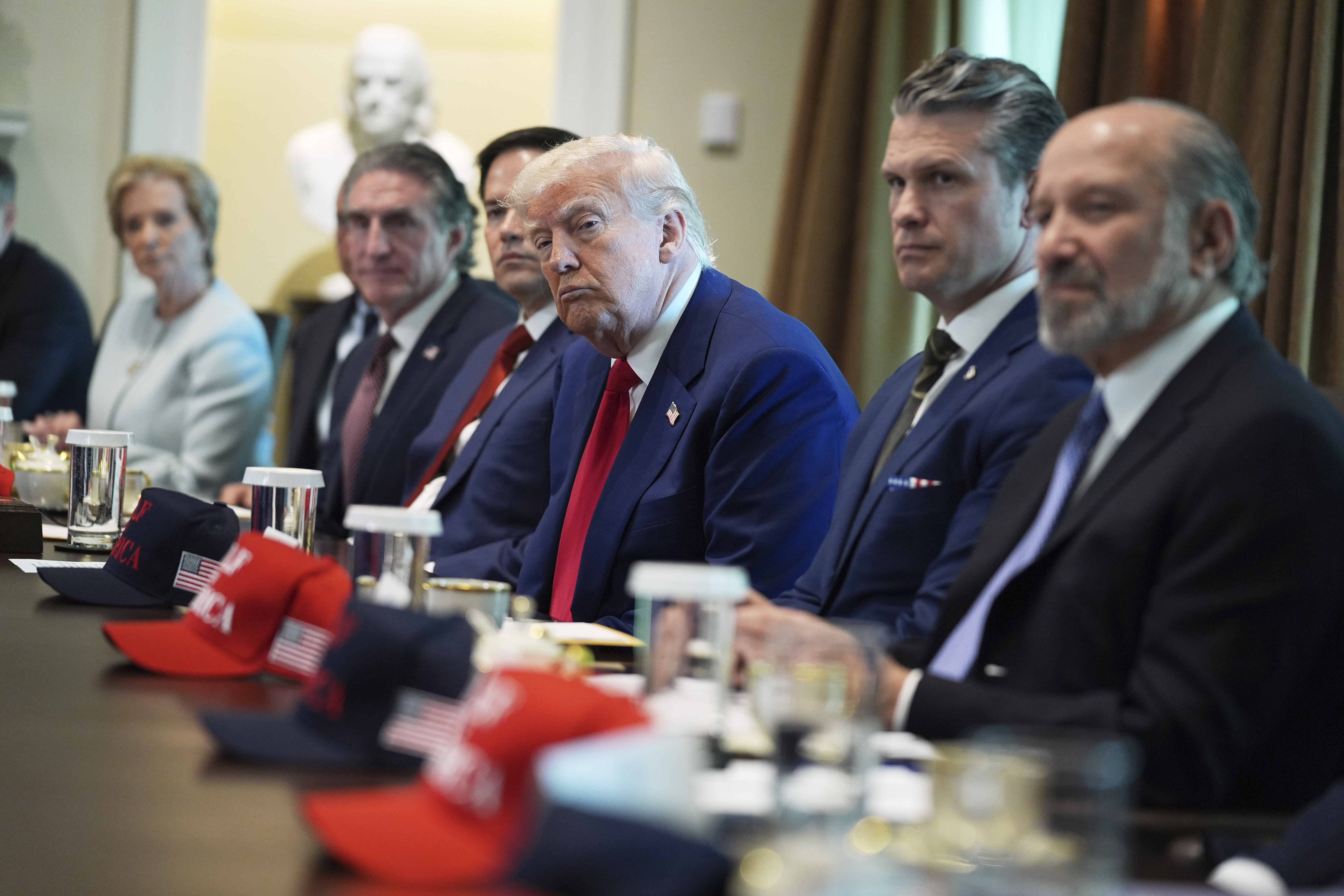 Donald Trump, Cabinet Maker