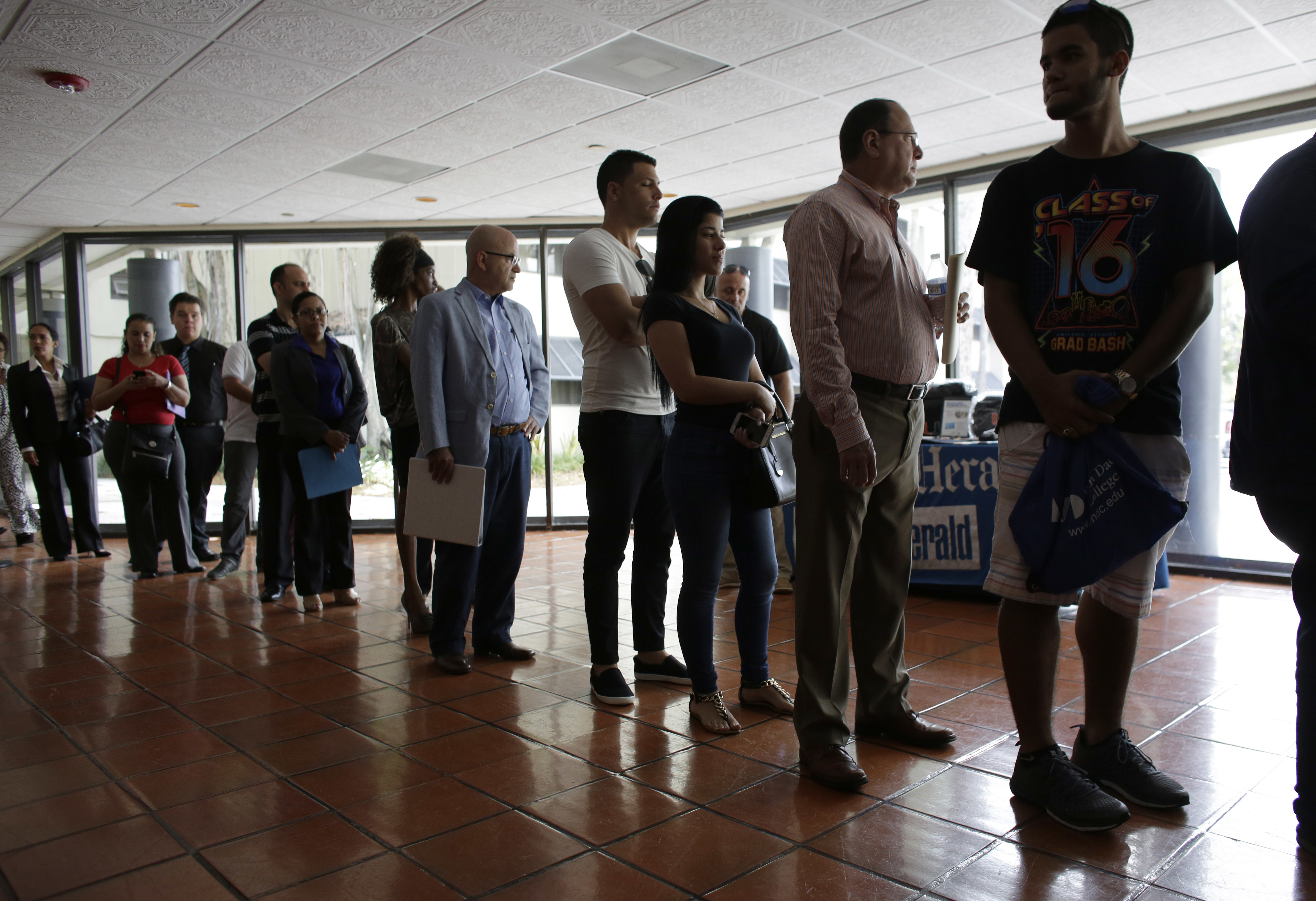 Workers Receiving Unemployment Benefits Hits Lowest Number In Nearly 50 Years
