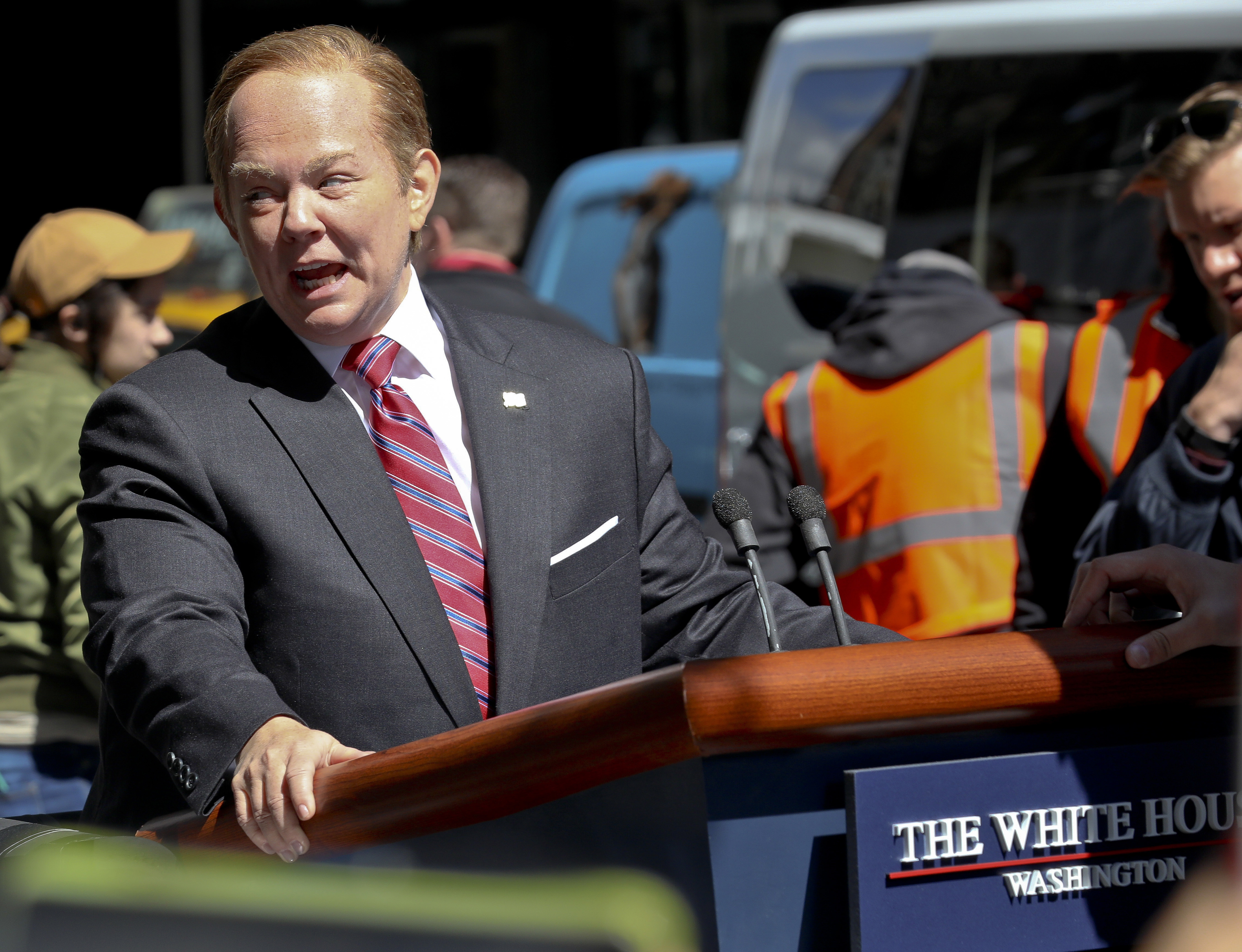 Melissa McCarthy Wins Emmy For Playing Sean Spicer