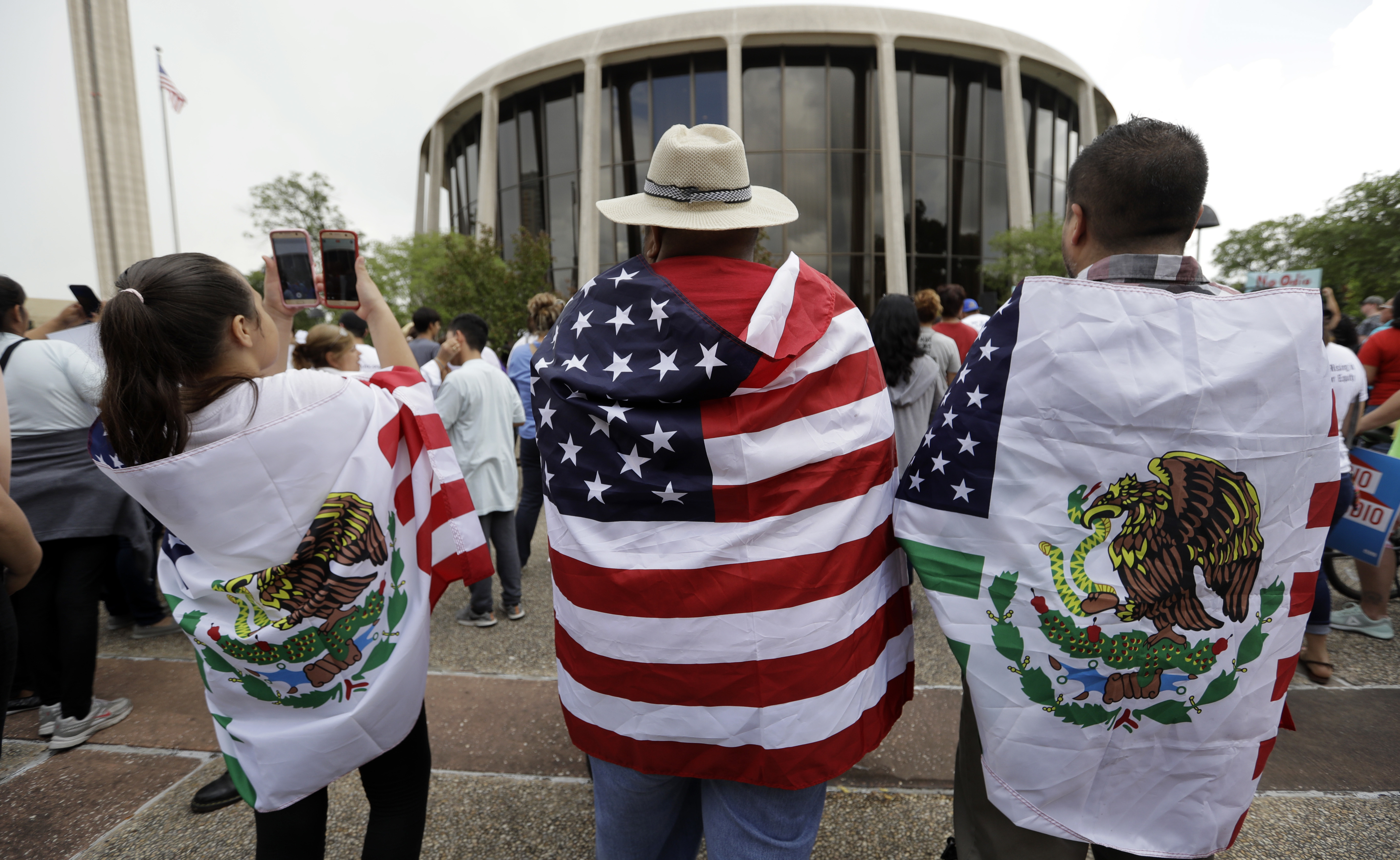 Federal Judge Blocks Texas From Enforcing 'Sanctuary Cities' Ban