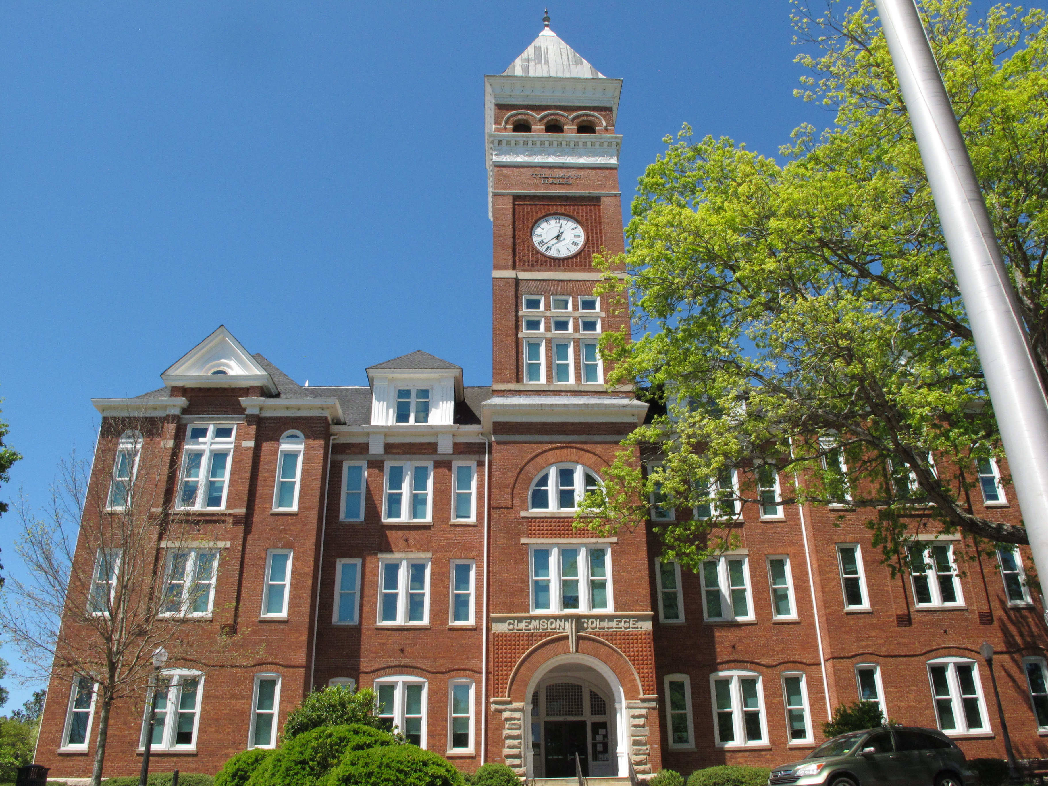 Clemson Professor Declares All Republicans Racist