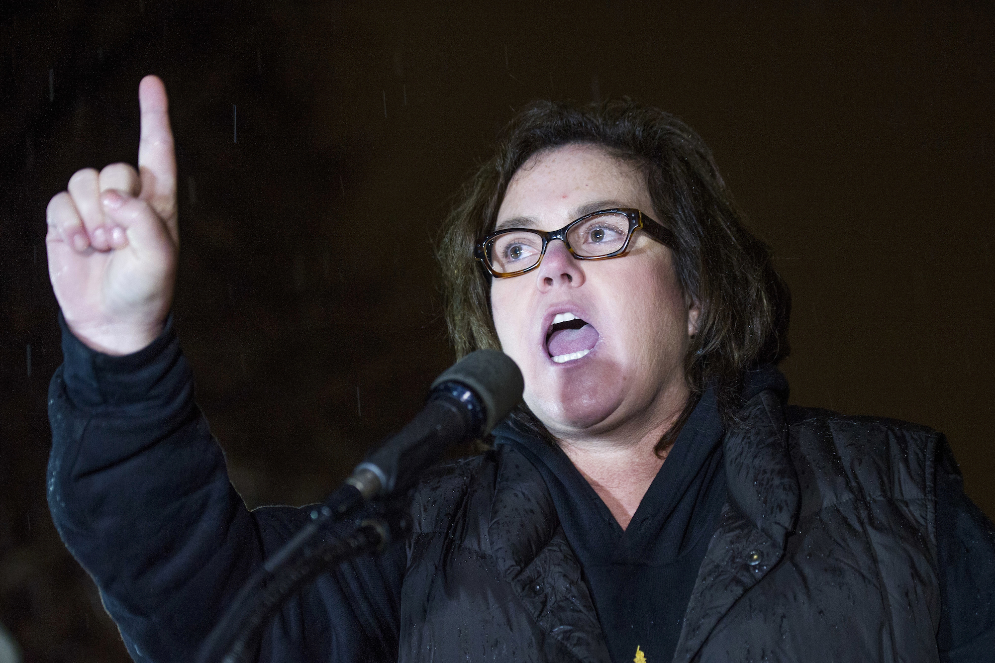 Rosie O'Donnell: You're a 'Nazi' if you work with 'Adolf Trump'